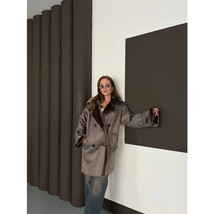 Peluş Detaylı Uzun Lamine Kaban Kahve