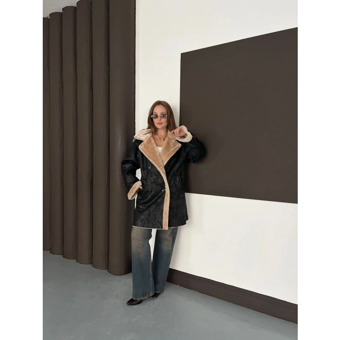 Peluş Detaylı Uzun Lamine Kaban Siyah Bej
