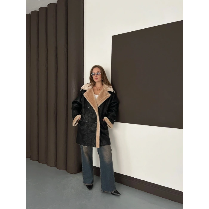 Peluş Detaylı Uzun Lamine Kaban Siyah Bej