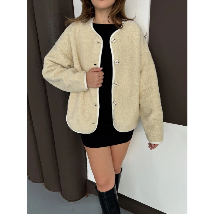 Peluş Düğme Detaylı İçi Astarlı Cepli Ceket Bej