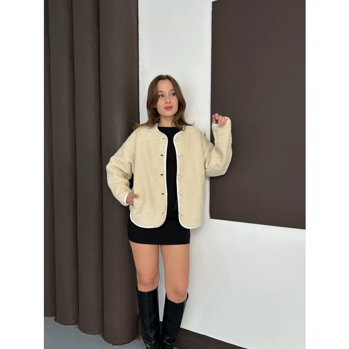 Peluş Düğme Detaylı İçi Astarlı Cepli Ceket Bej