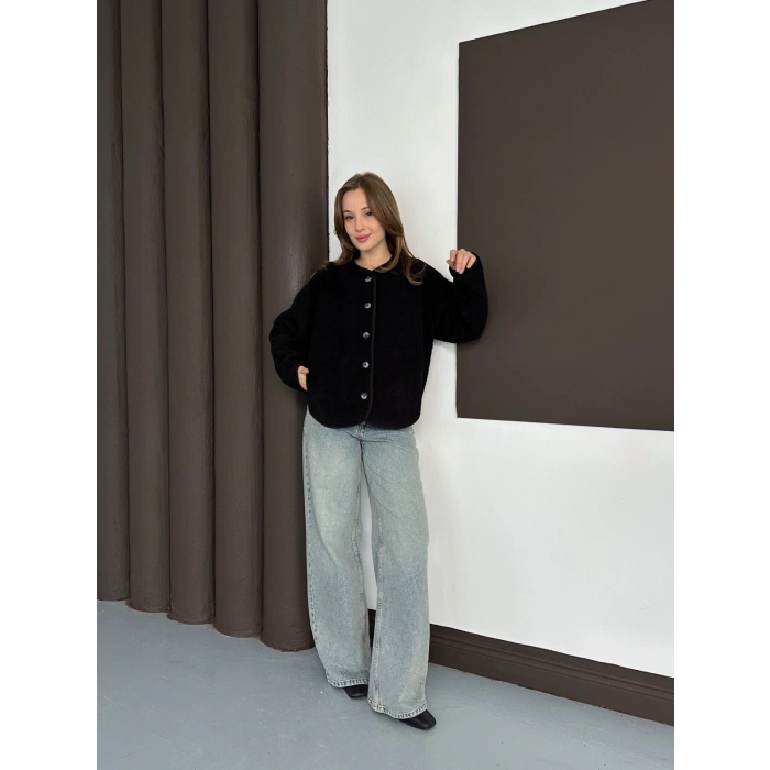 Peluş Düğme Detaylı İçi Astarlı Cepli Ceket Siyah