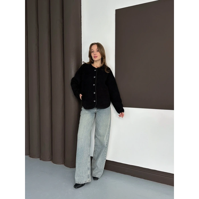 Peluş Düğme Detaylı İçi Astarlı Cepli Ceket Siyah