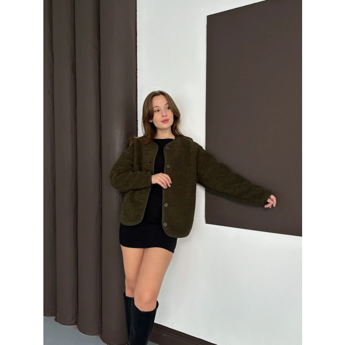 Peluş Düğme Detaylı İçi Astarlı Cepli Ceket Yeşil