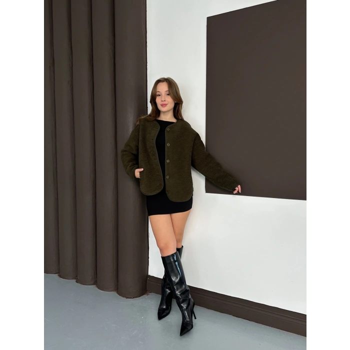 Peluş Düğme Detaylı İçi Astarlı Cepli Ceket Yeşil