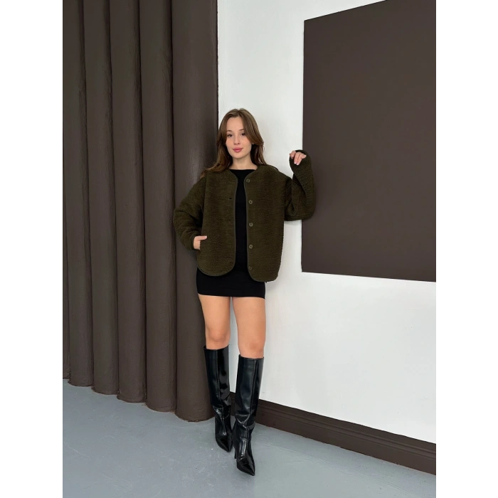 Peluş Düğme Detaylı İçi Astarlı Cepli Ceket Yeşil