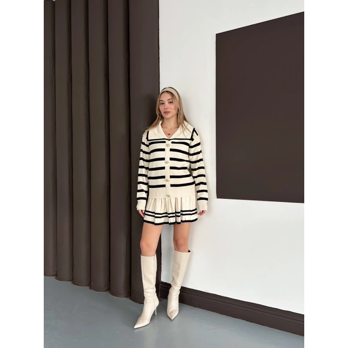 Piliseli Çizgi Detay Etekli Triko Takım Krem