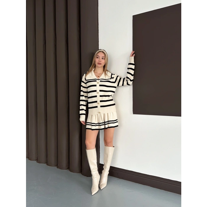 Piliseli Çizgi Detay Etekli Triko Takım Krem