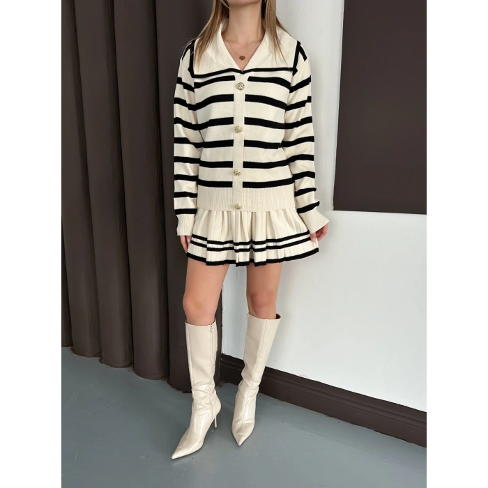 Piliseli Çizgi Detay Etekli Triko Takım Krem