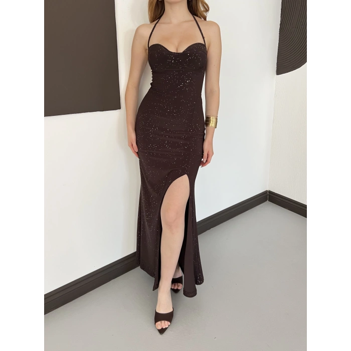 Sim Detaylı Askılı Yırmaçlı Gece Elbisesi Kahve