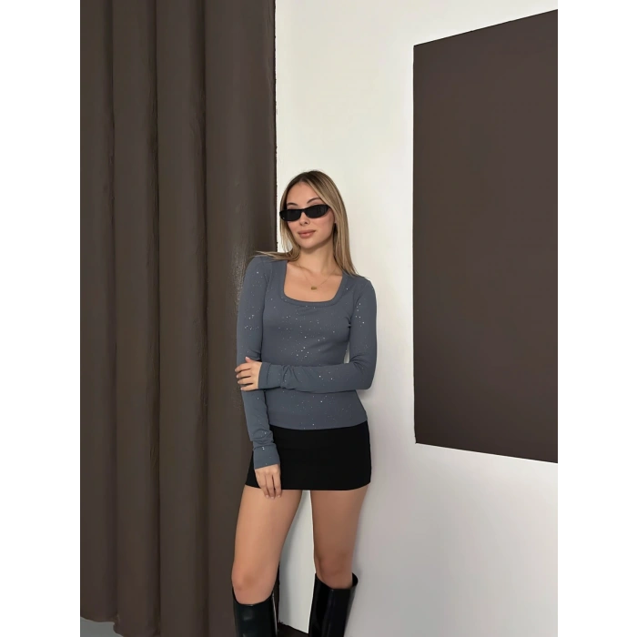 Simli Kare Yaka Bluz Gri