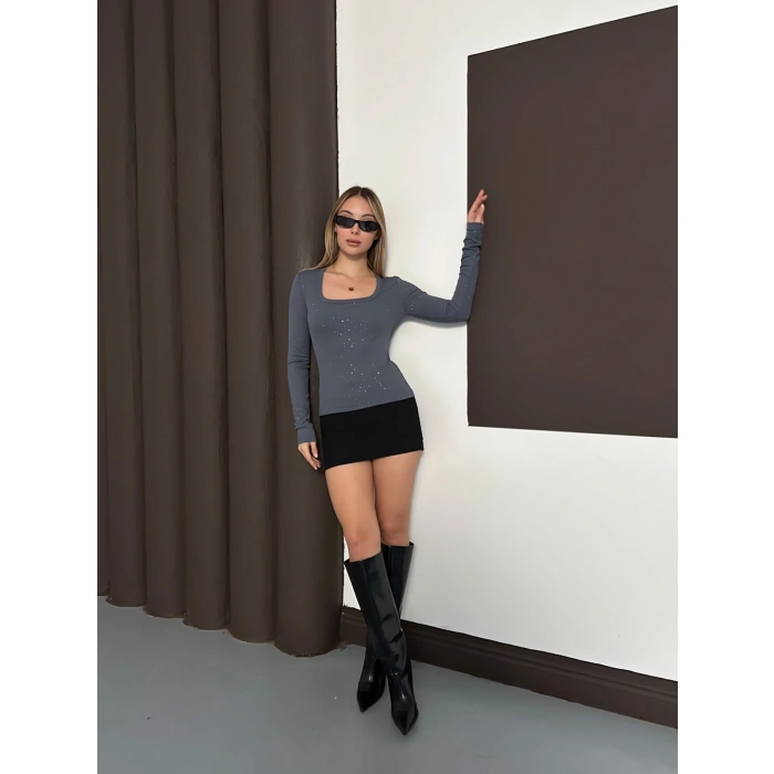 Simli Kare Yaka Bluz Gri