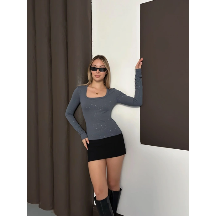 Simli Kare Yaka Bluz Gri