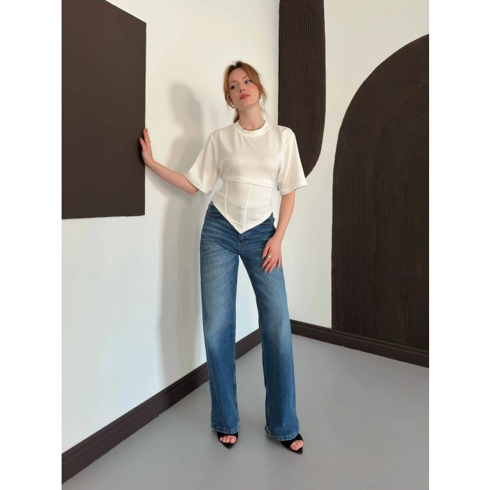 Sırt Pencere Detaylı Model Korseli Tişört Beyaz