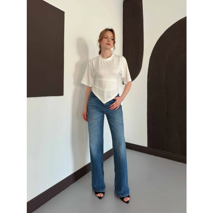 Sırt Pencere Detaylı Model Korseli Tişört Beyaz