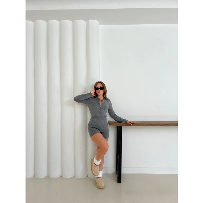 Şortlu Çıtçıtlı Bodysuit Triko Takım Gri