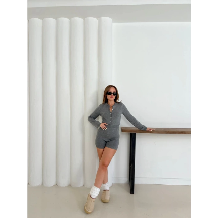 Şortlu Çıtçıtlı Bodysuit Triko Takım Gri