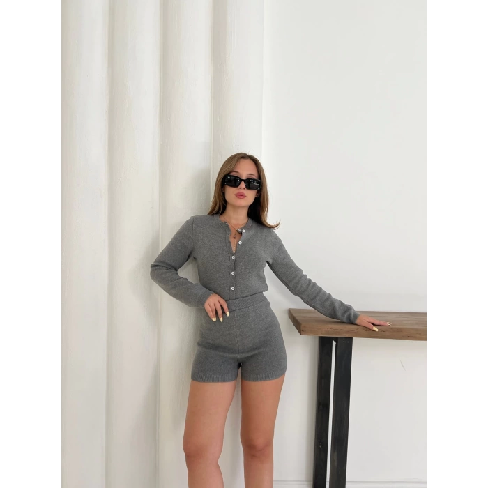 Şortlu Çıtçıtlı Bodysuit Triko Takım Gri