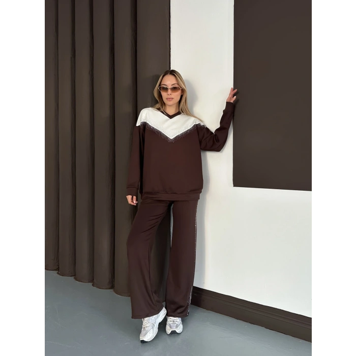 Taş Detaylı V Yaka Pantolonlu Takım Kahverengi