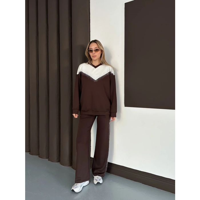 Taş Detaylı V Yaka Pantolonlu Takım Kahverengi