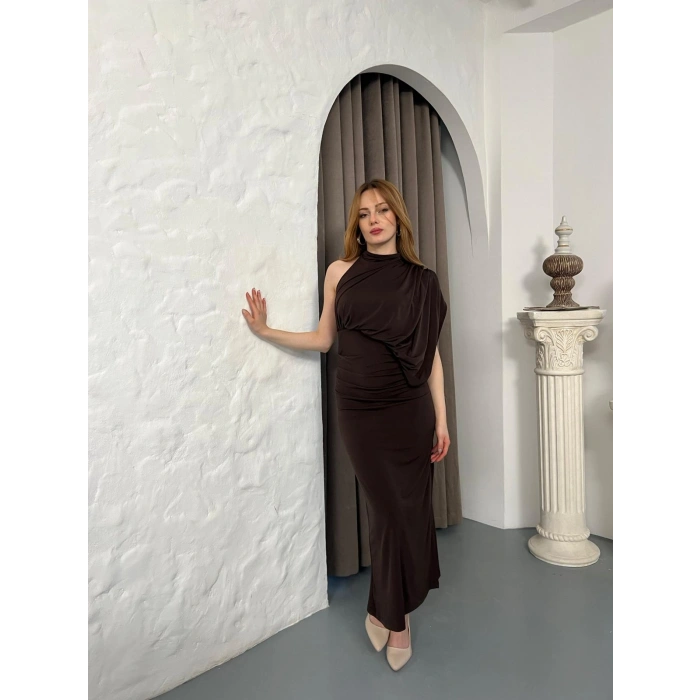 Tek Omuz Büzgü Detay Sırt Dekolte Elbise Acı Kahve