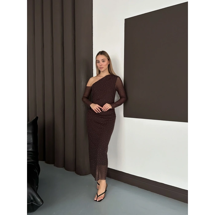 Tek Omuz Taş Detaylı Şifon Elbise Acı Kahve
