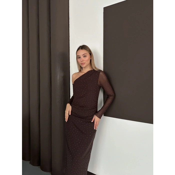 Tek Omuz Taş Detaylı Şifon Elbise Acı Kahve