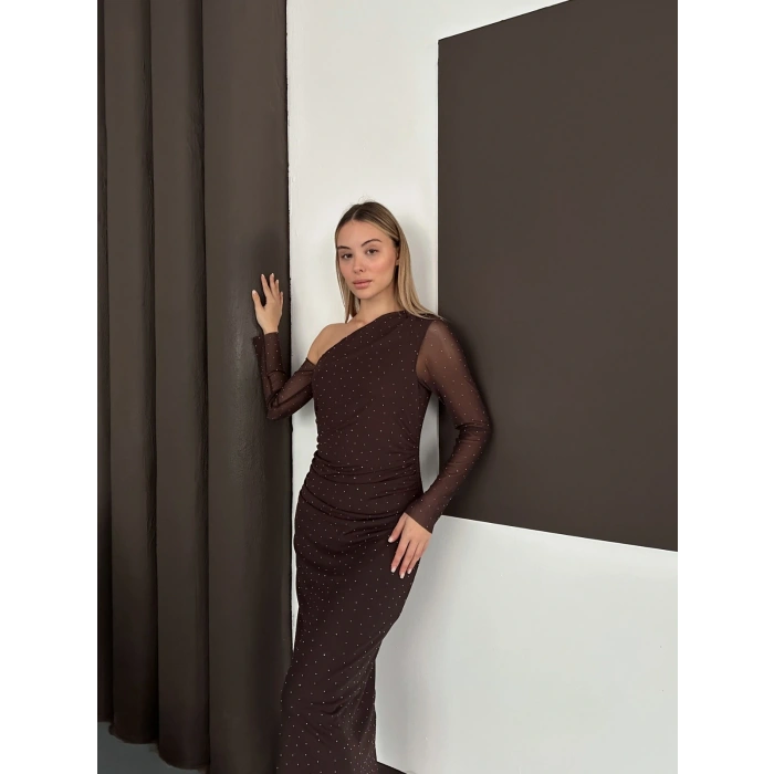 Tek Omuz Taş Detaylı Şifon Elbise Acı Kahve