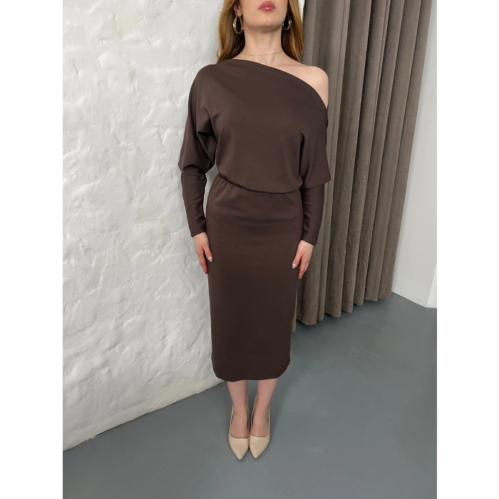 Tek Omuz Yarasa Kol Elbise Kahve