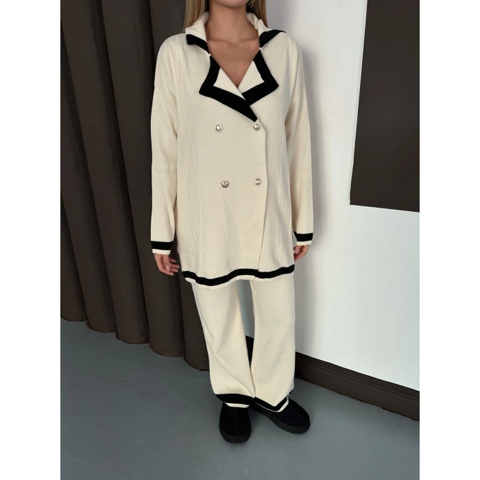 Yaka Detaylı Triko Takım Ekru