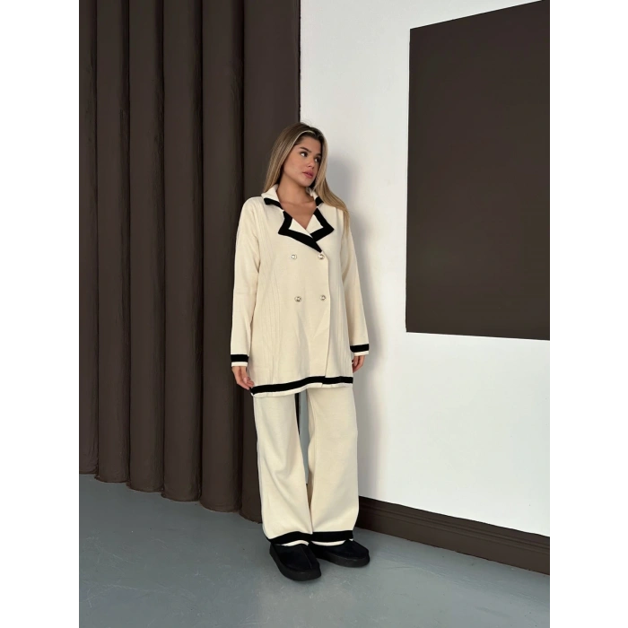 Yaka Detaylı Triko Takım Ekru