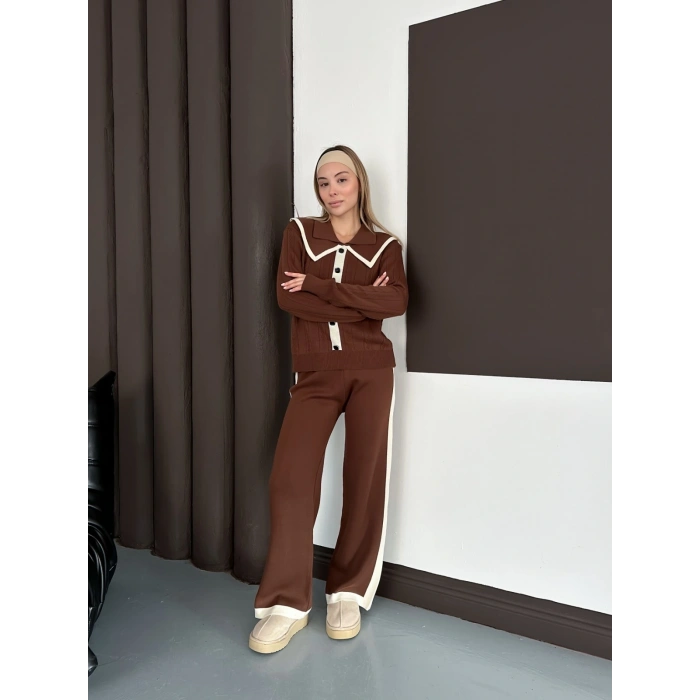 Yaka Detaylı Yan Şeritli Triko Takım Kahve