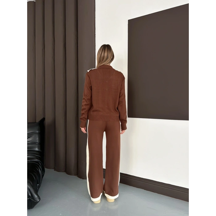 Yaka Detaylı Yan Şeritli Triko Takım Kahve