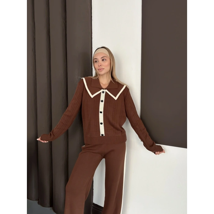 Yaka Detaylı Yan Şeritli Triko Takım Kahve