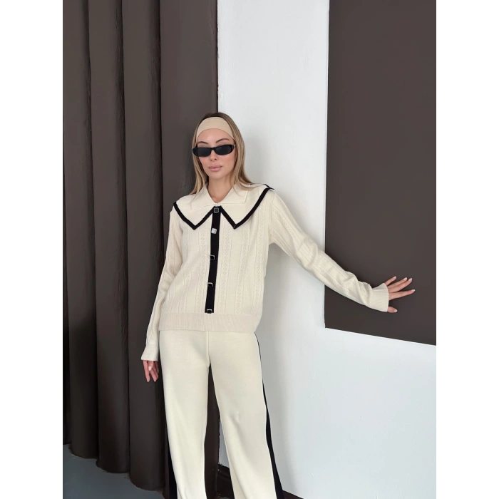Yaka Detaylı Yan Şeritli Triko Takım Krem
