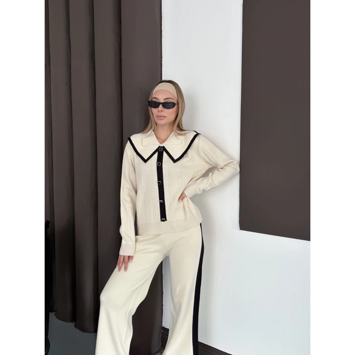 Yaka Detaylı Yan Şeritli Triko Takım Krem