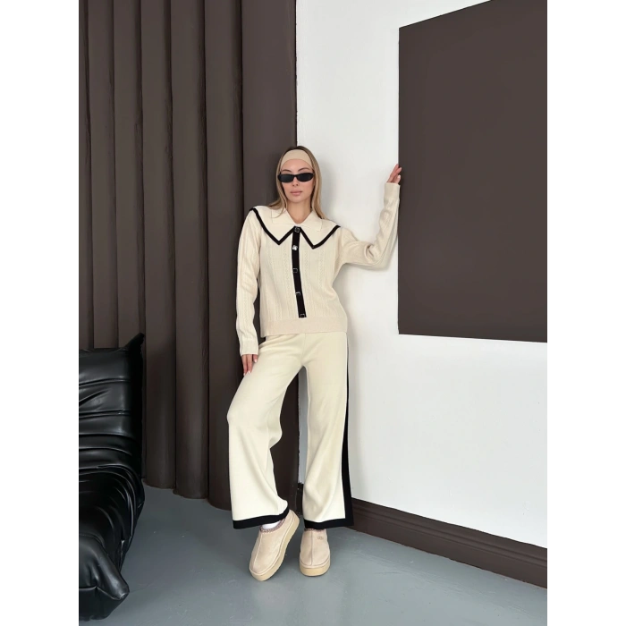 Yaka Detaylı Yan Şeritli Triko Takım Krem