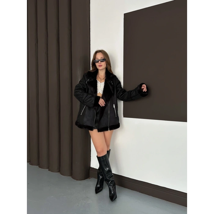 Yaka-Kol Peluş Detaylı Lamine Ceket Siyah