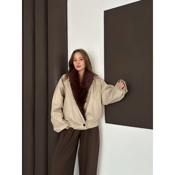 Yaka Peluş Detay Cepli Deri Ceket Bej