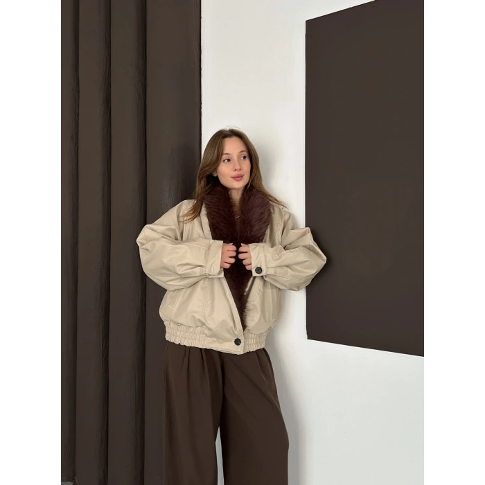 Yaka Peluş Detay Cepli Deri Ceket Bej