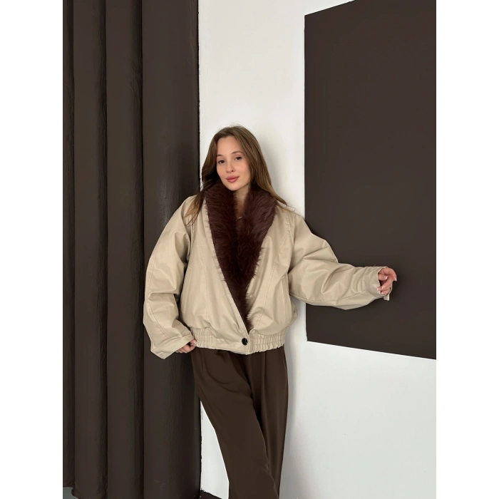 Yaka Peluş Detay Cepli Deri Ceket Bej