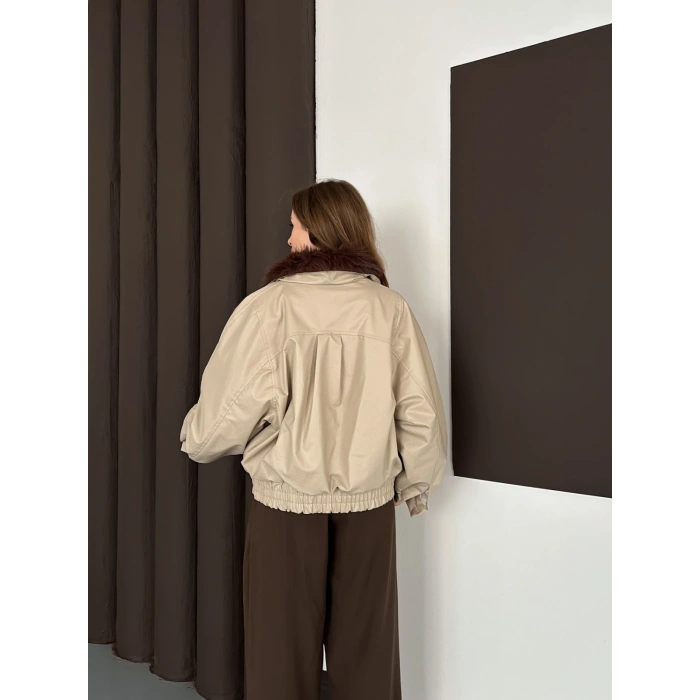 Yaka Peluş Detay Cepli Deri Ceket Bej
