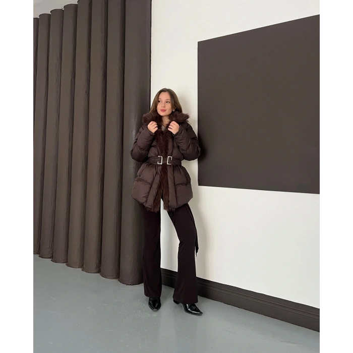 Yaka Peluşlu Kemer Detaylı Şişme Mont Kahve