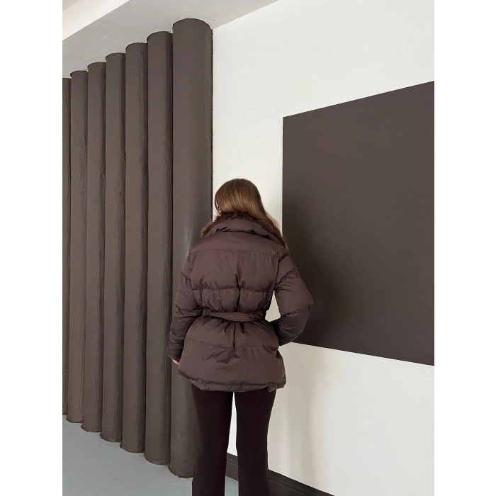 Yaka Peluşlu Kemer Detaylı Şişme Mont Kahve