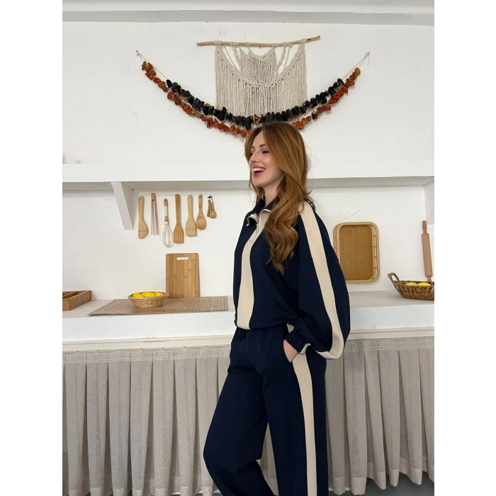 Yarım Fermuar Detaylı Şeritli Takım Lacivert