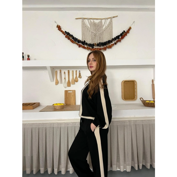 Yarım Fermuar Detaylı Şeritli Takım Siyah