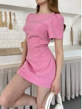 Minimal Çizgisi ve Modern Omuz Detaylı Mini Elbise Pembe