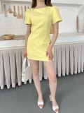 Minimal Çizgisi ve Modern Omuz Detaylı Mini Elbise Sarı
