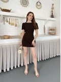 Minimal Çizgisi ve Modern Omuz Detaylı Mini Elbise Kahve