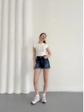 Yıkamalı Yırtık Desenli Denim Şort Lacivert